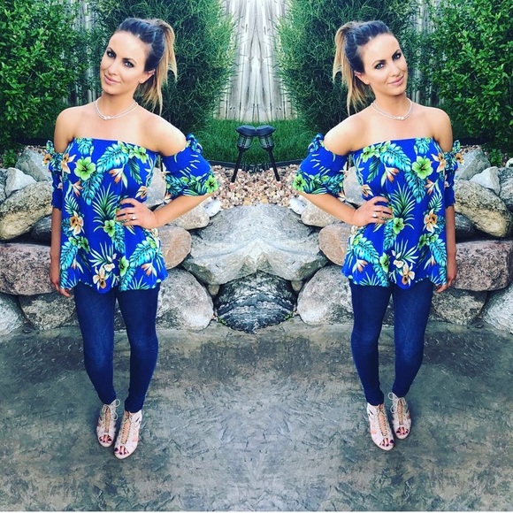 Off shoulder Top - Picture 2 of 2